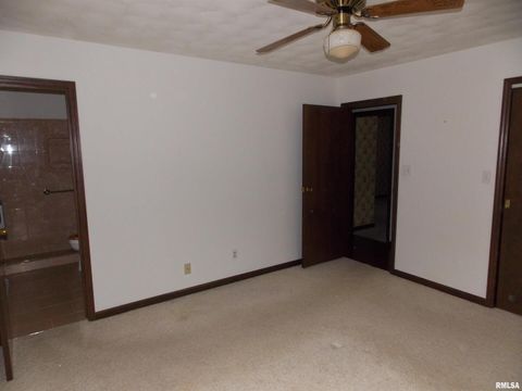 Tiny photo for 1723 WALNUT HILL Road, Centralia, IL 62801 (MLS # EB456630)