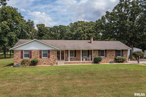 Photo of 1723 WALNUT HILL Road, Centralia, IL 62801 (MLS # EB456630)