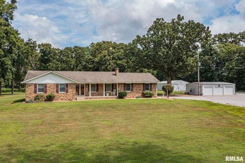 Tiny photo for 1723 WALNUT HILL Road, Centralia, IL 62801 (MLS # EB456630)