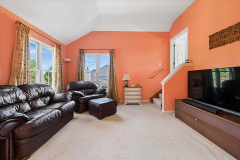 Tiny photo for 527 Mallard Point Circle, North Aurora, IL 60542 (MLS # 12684714)