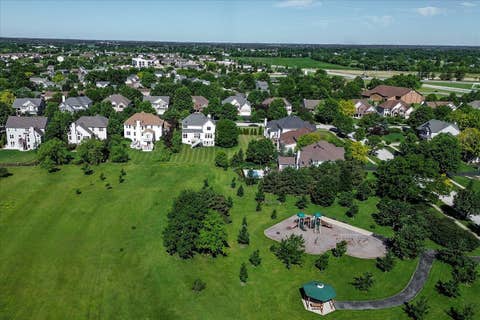 Tiny photo for 527 Mallard Point Circle, North Aurora, IL 60542 (MLS # 12684714)