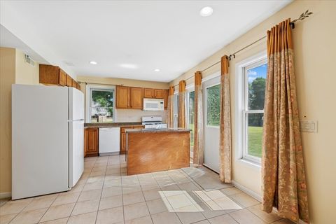 Tiny photo for 527 Mallard Point Circle, North Aurora, IL 60542 (MLS # 12684714)
