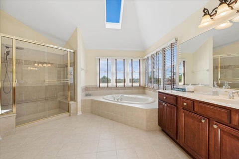 Tiny photo for 527 Mallard Point Circle, North Aurora, IL 60542 (MLS # 12684714)