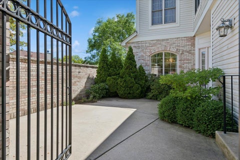 Tiny photo for 527 Mallard Point Circle, North Aurora, IL 60542 (MLS # 12684714)