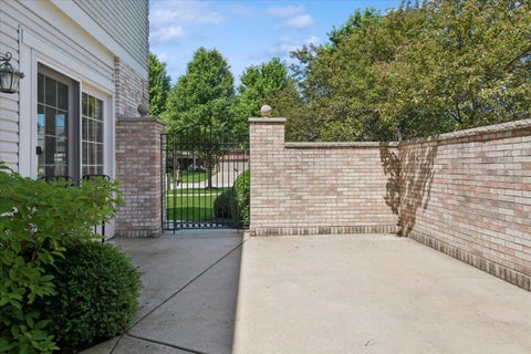 Tiny photo for 527 Mallard Point Circle, North Aurora, IL 60542 (MLS # 12684714)