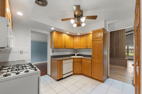 Tiny photo for 5004 W 107th Street, Oak Lawn, IL 60453 (MLS # 12723497)