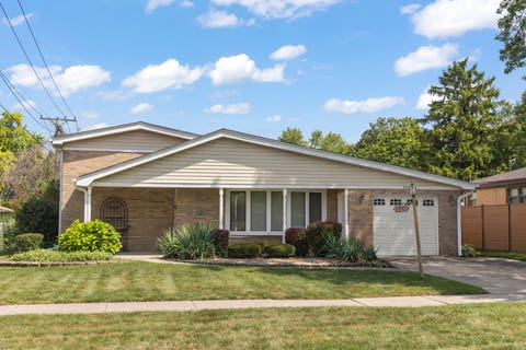 Tiny photo for 5004 W 107th Street, Oak Lawn, IL 60453 (MLS # 12723497)