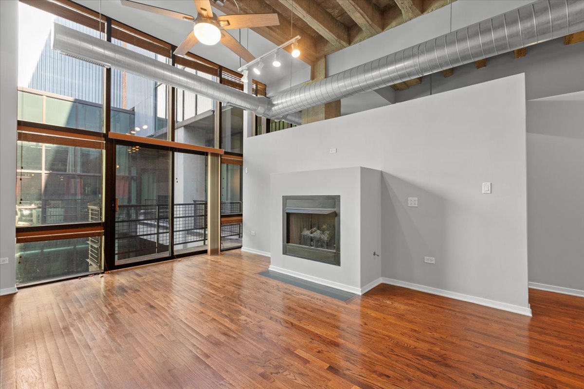 1645 W Ogden Avenue 639
