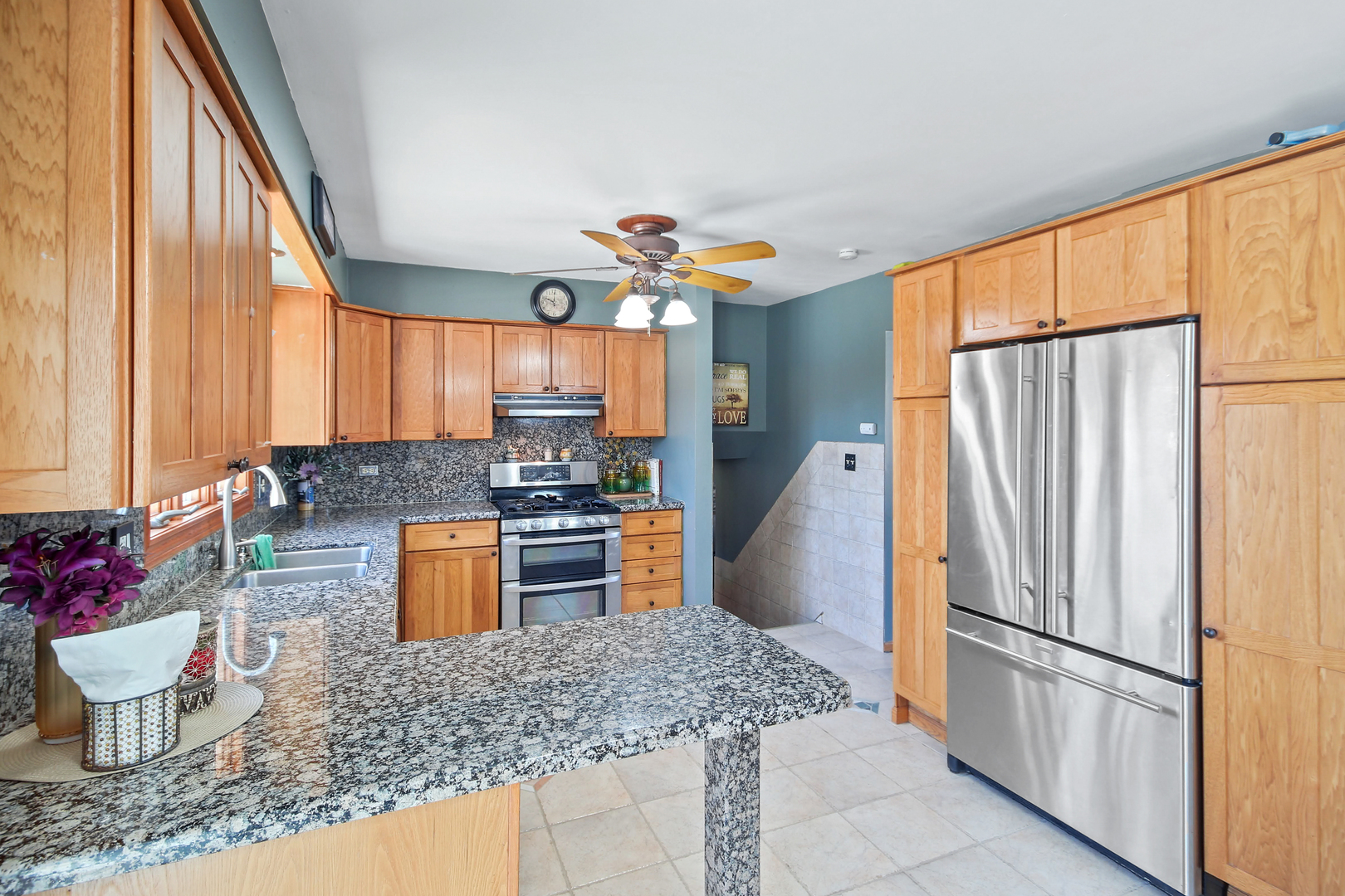 829 Kings Point Drive W