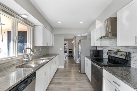 Tiny photo for 918 Mayfair Place, Rockford, IL 61107 (MLS # 12584143)