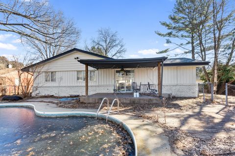 Tiny photo for 918 Mayfair Place, Rockford, IL 61107 (MLS # 12584143)