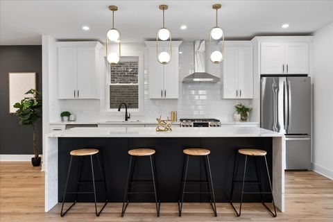 Tiny photo for 858 N Richmond Avenue, Chicago, IL 60622 (MLS # 12580565)