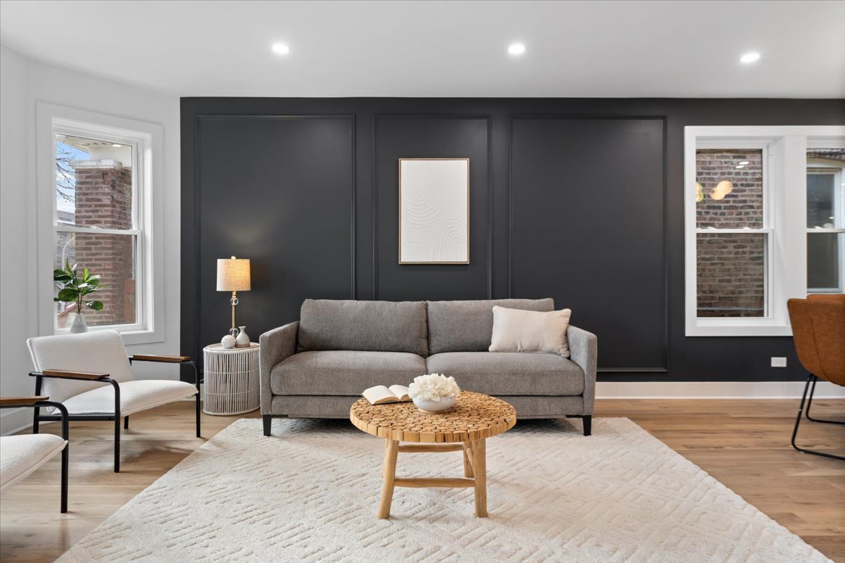 858 N Richmond Avenue