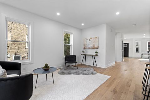 Tiny photo for 858 N Richmond Avenue, Chicago, IL 60622 (MLS # 12580565)