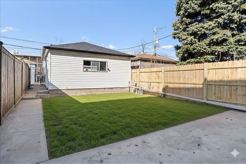 Tiny photo for 858 N Richmond Avenue, Chicago, IL 60622 (MLS # 12580565)
