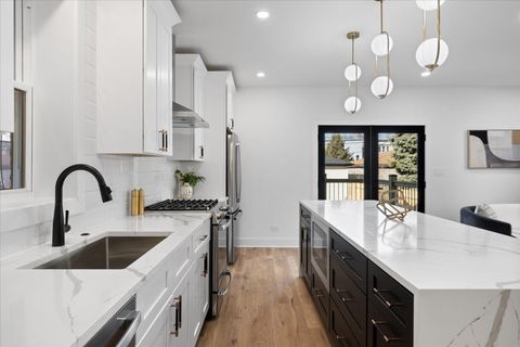 Tiny photo for 858 N Richmond Avenue, Chicago, IL 60622 (MLS # 12580565)