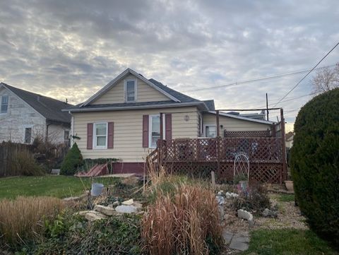 Tiny photo for 1547 1/2 Pulaski Street, Peru, IL 61354 (MLS # 12519794)