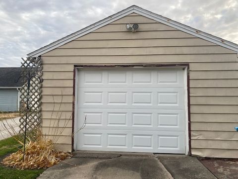 Tiny photo for 1547 1/2 Pulaski Street, Peru, IL 61354 (MLS # 12519794)