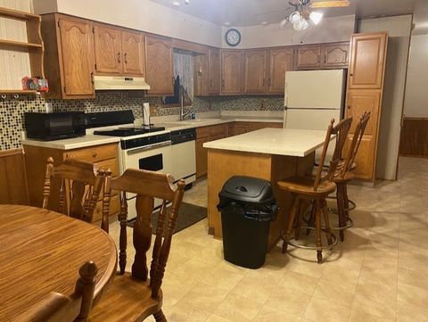 Tiny photo for 1547 1/2 Pulaski Street, Peru, IL 61354 (MLS # 12519794)