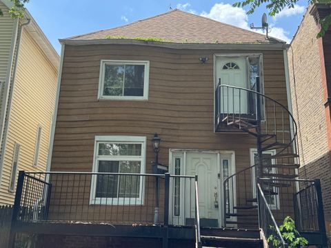 Photo of 2630 N Central Park Avenue, Chicago, IL 60647 (MLS # 12396498)