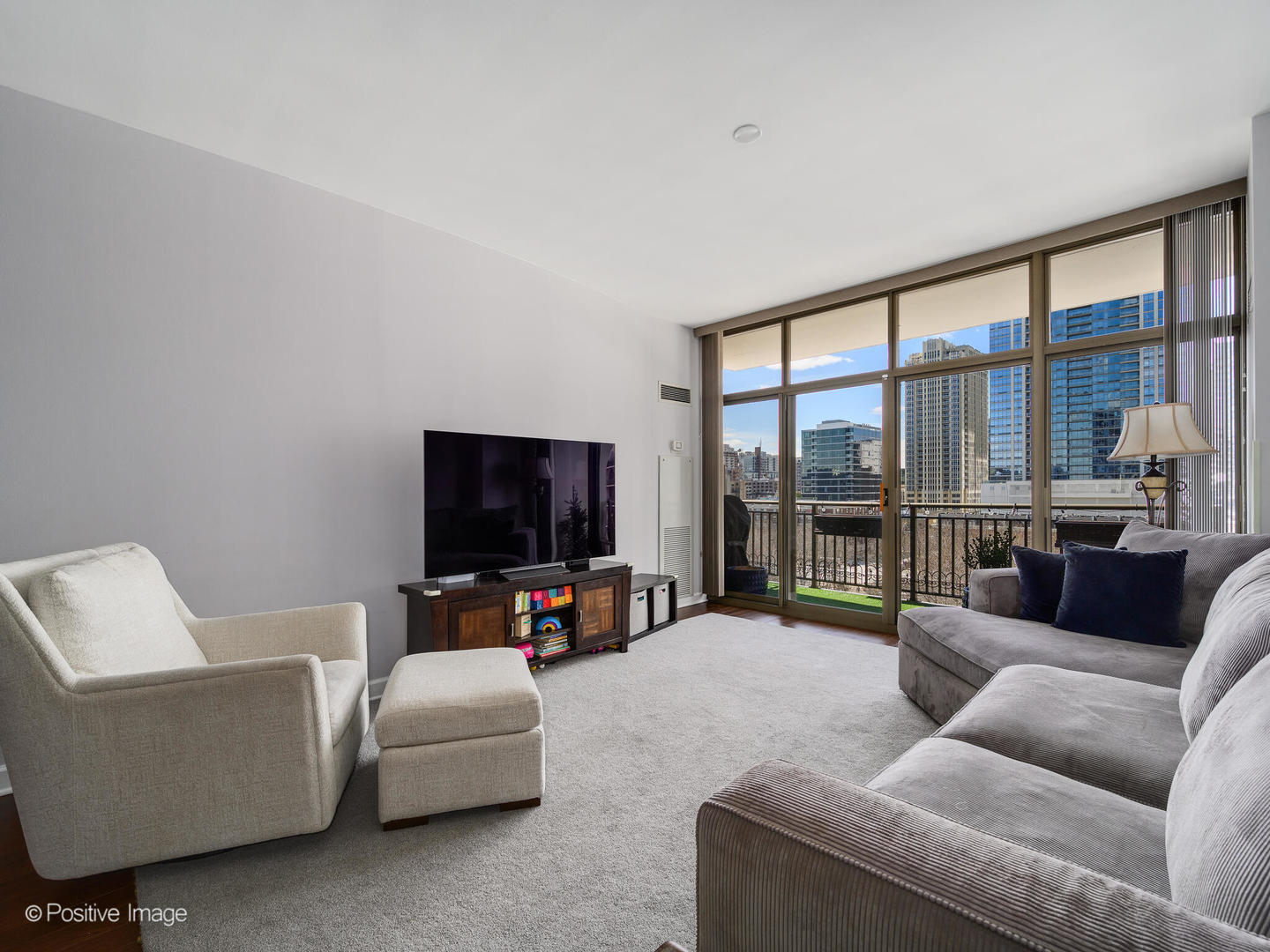 1335 S Prairie Avenue 809