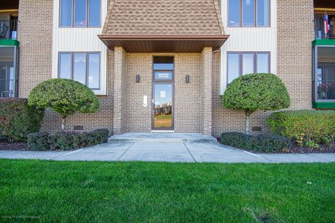 Tiny photo for 15722 Old Orchard Court #1E, Orland Park, IL 60462 (MLS # 12501783)