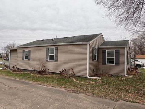 Tiny photo for 602 3rd Avenue W, Milan, IL 61264 (MLS # 100000398)