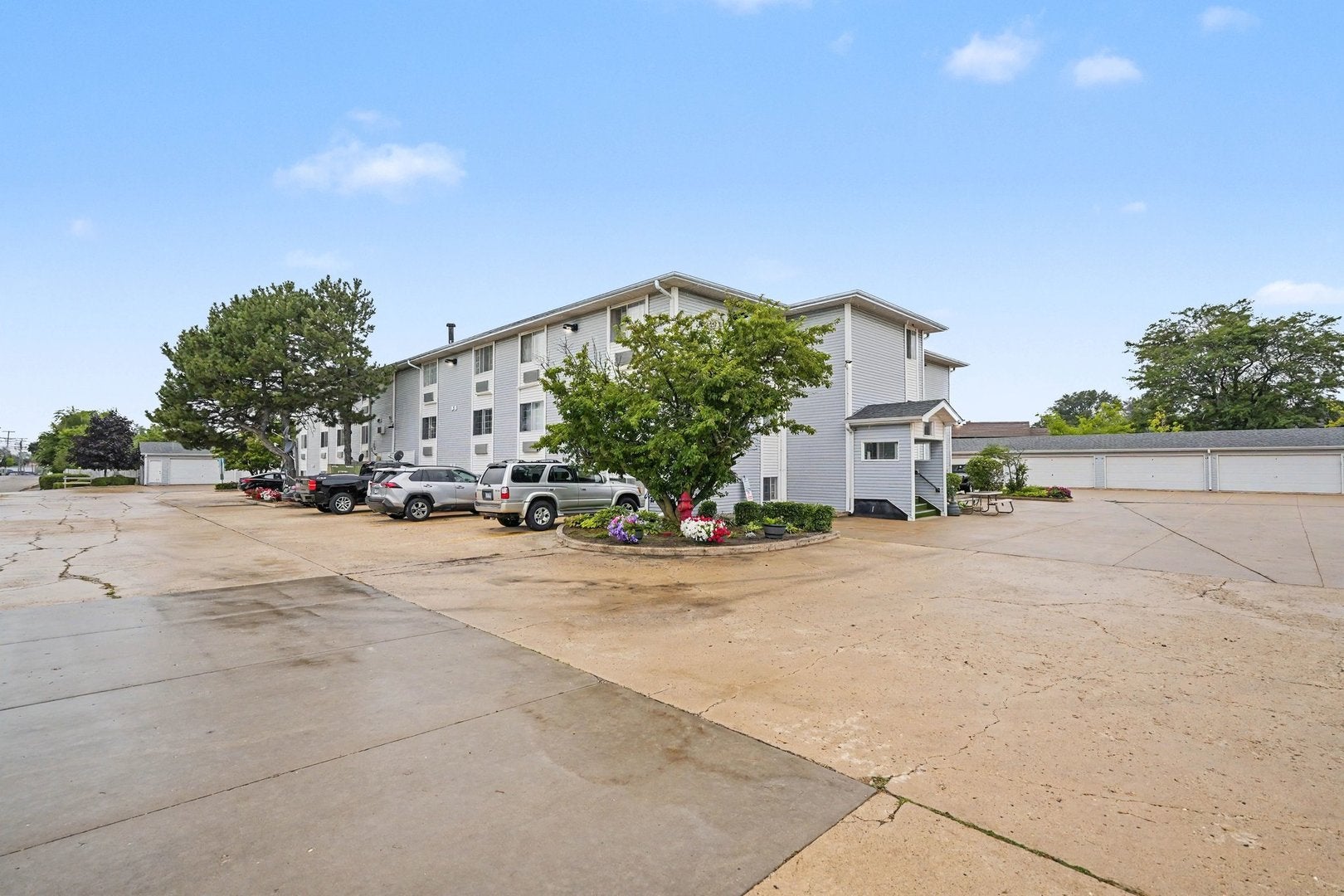 3170 W Monroe Street 212