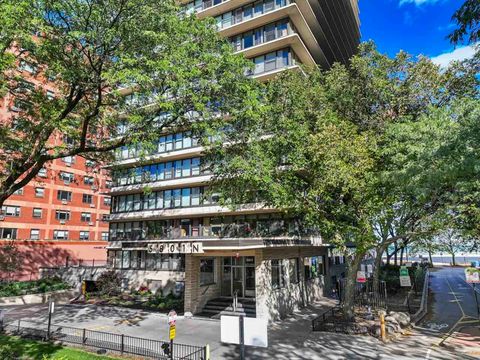 Photo of 5801 N Sheridan Road #3C, Chicago, IL 60660 (MLS # 12492938)