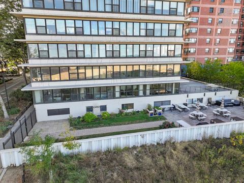 Tiny photo for 5801 N Sheridan Road #3C, Chicago, IL 60660 (MLS # 12492938)