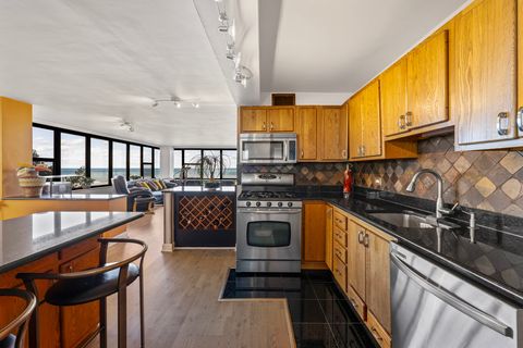 Tiny photo for 5801 N Sheridan Road #3C, Chicago, IL 60660 (MLS # 12492938)