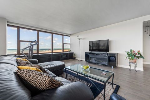 Tiny photo for 5801 N Sheridan Road #3C, Chicago, IL 60660 (MLS # 12492938)