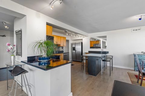 Tiny photo for 5801 N Sheridan Road #3C, Chicago, IL 60660 (MLS # 12492938)