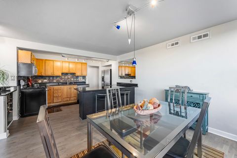 Tiny photo for 5801 N Sheridan Road #3C, Chicago, IL 60660 (MLS # 12492938)