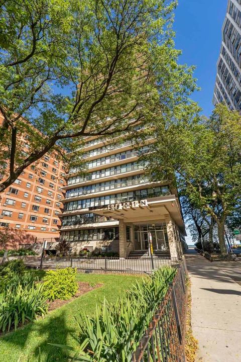 Tiny photo for 5801 N Sheridan Road #3C, Chicago, IL 60660 (MLS # 12492938)