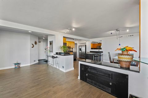 Tiny photo for 5801 N Sheridan Road #3C, Chicago, IL 60660 (MLS # 12492938)