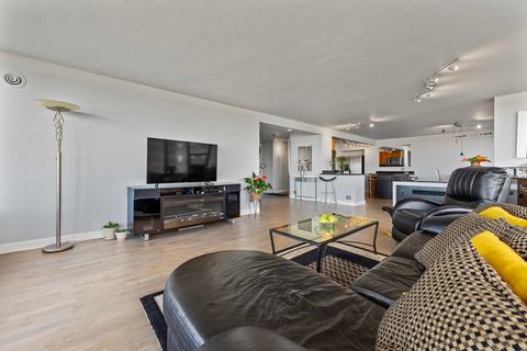 Tiny photo for 5801 N Sheridan Road #3C, Chicago, IL 60660 (MLS # 12492938)
