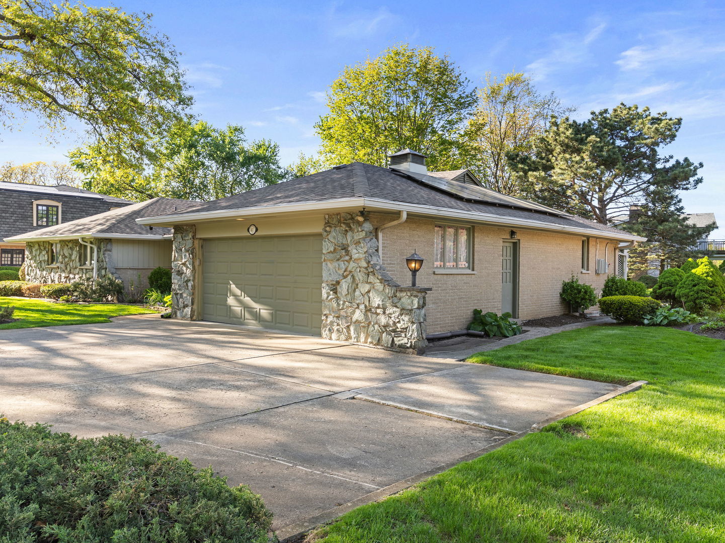 41 Mockingbird Lane