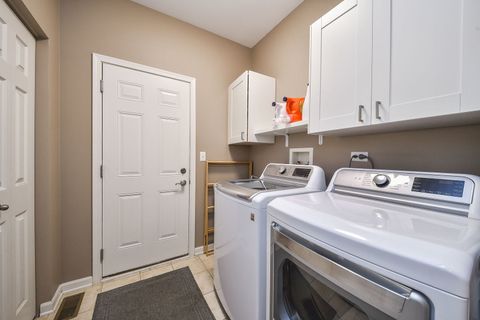 Tiny photo for 290 Remington Drive, St. Charles, IL 60175 (MLS # 12499641)