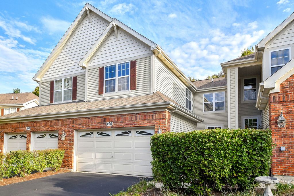 Photo for 290 Remington Drive, St. Charles, IL 60175 (MLS # 12499641)