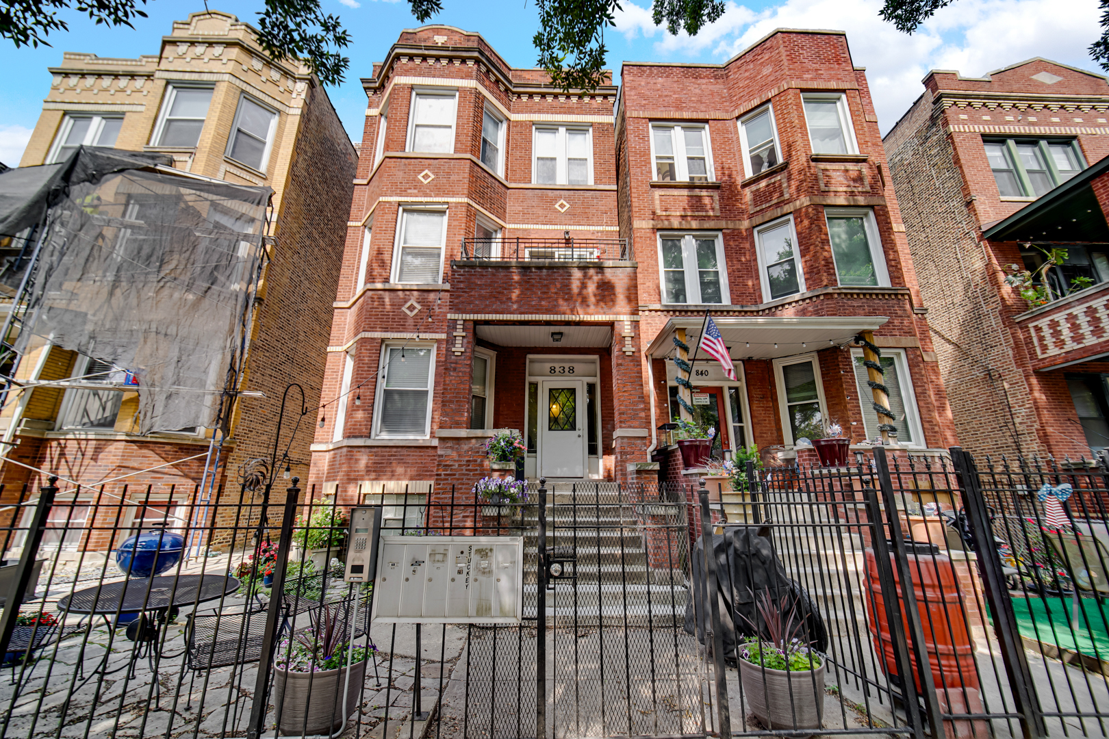 838 N Maplewood Avenue 1R