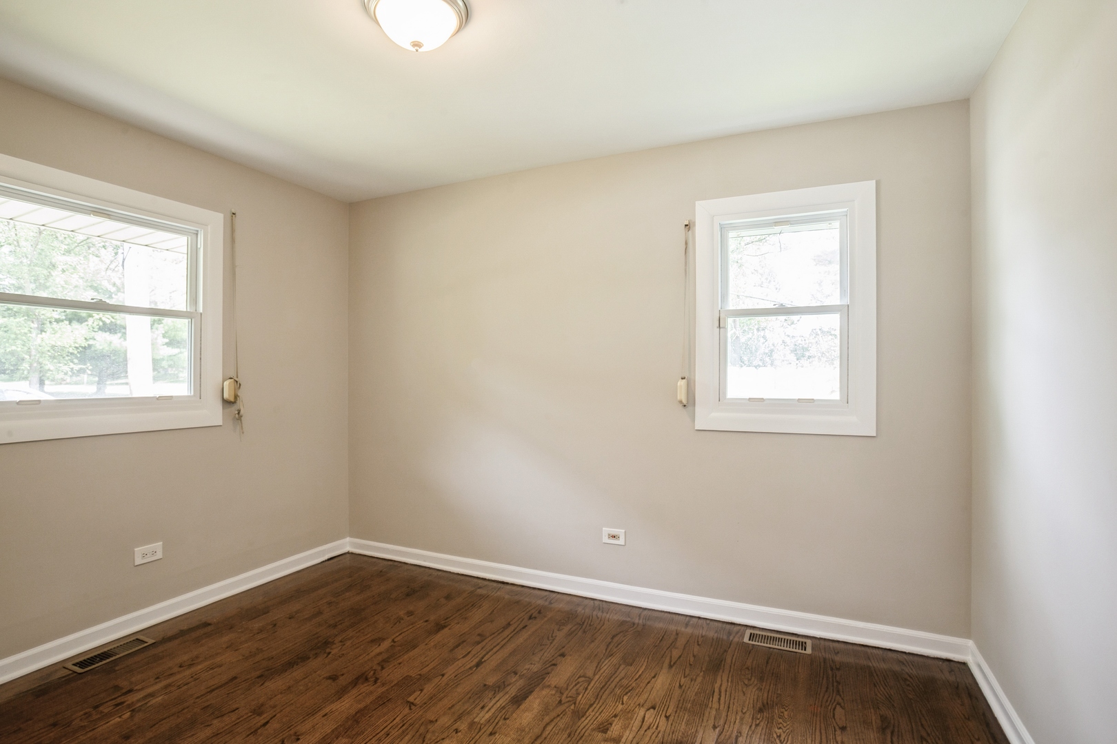 Elmhurst, Illinois 60126, United States, 3 Bedrooms Bedrooms, ,2 BathroomsBathrooms,Residential,Active,174873