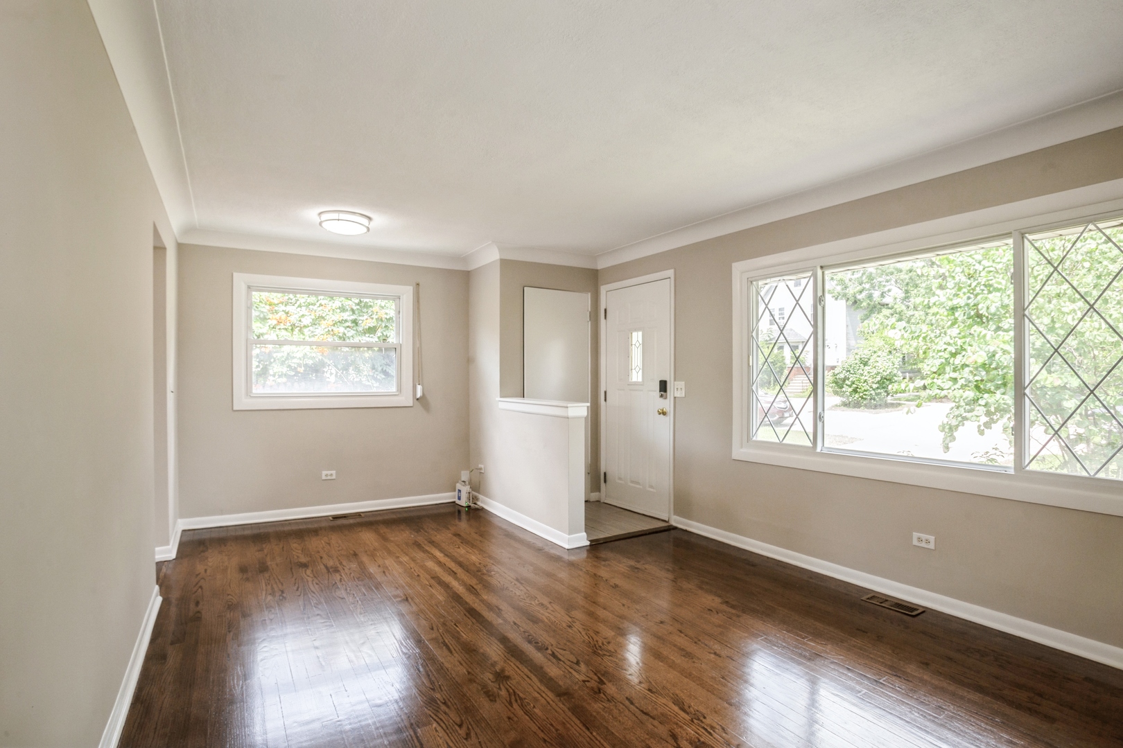 Elmhurst, Illinois 60126, United States, 3 Bedrooms Bedrooms, ,2 BathroomsBathrooms,Residential,Active,174873