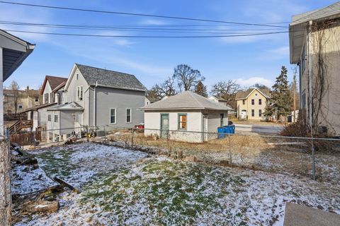 Tiny photo for 1422 Arlington Avenue, Davenport, IA 52803 (MLS # 12552775)