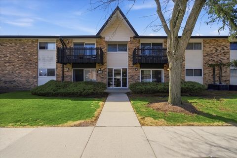 Photo of 14B Kingery Quarter #108, Willowbrook, IL 60527 (MLS # 12623575)