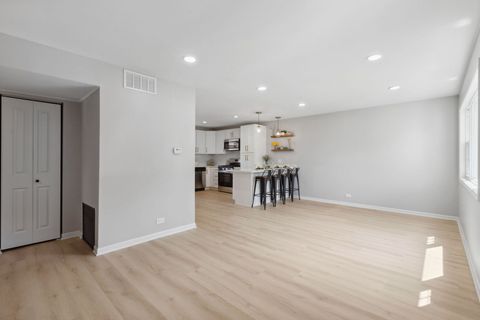 Tiny photo for 630 E Le moyne Avenue, Lombard, IL 60148 (MLS # 12474531)