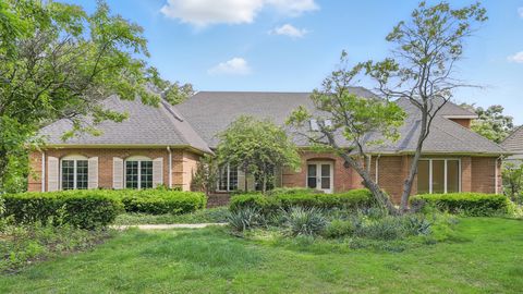 812 Saint Stephens Grn Oak Brook IL 60523