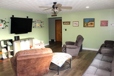 Tiny photo for 8 Edgelea Circle, Clinton, IL 61727 (MLS # 12607533)