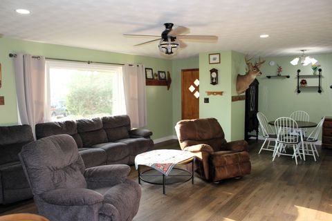 Tiny photo for 8 Edgelea Circle, Clinton, IL 61727 (MLS # 12607533)