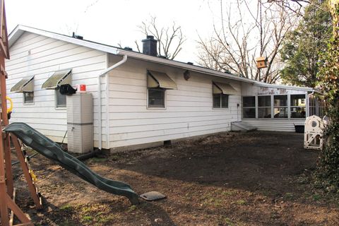 Tiny photo for 8 Edgelea Circle, Clinton, IL 61727 (MLS # 12607533)